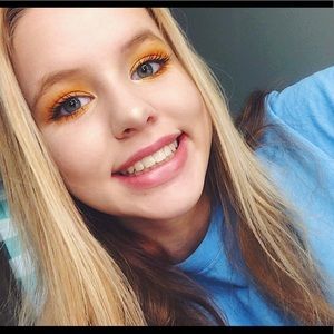 Meet your Posher, Hannah 🥰